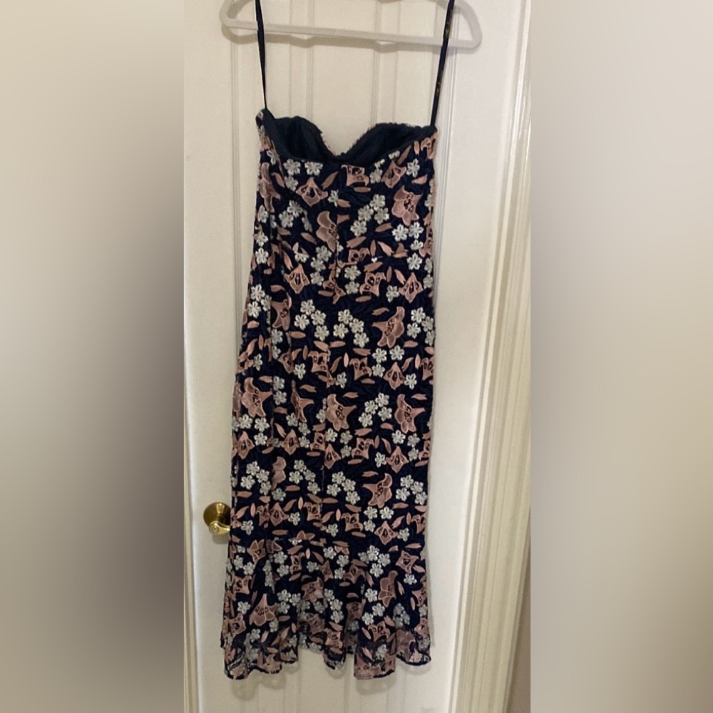 CHIC GORGEOUS DETAILED LACE STRAPLESS DRESS;MIDI;Fully Lined;Size 8💗;Worn Once - Picture 3 of 16